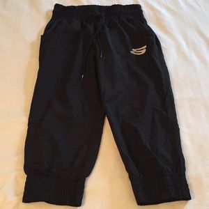 Skechers capris super cute never worn. 🖤